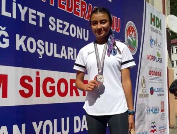 Simavlı atlet Sıla Ata, Dünya Dağ Koşusu Şampiyonası'nda Türkiye'yi temsil edecek - Kütahya haber