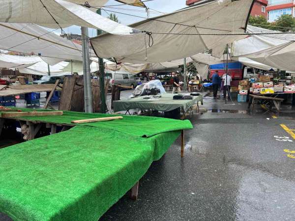 Yağmurlu havanın etkisiyle semt pazarları boş kaldı - İstanbul haber