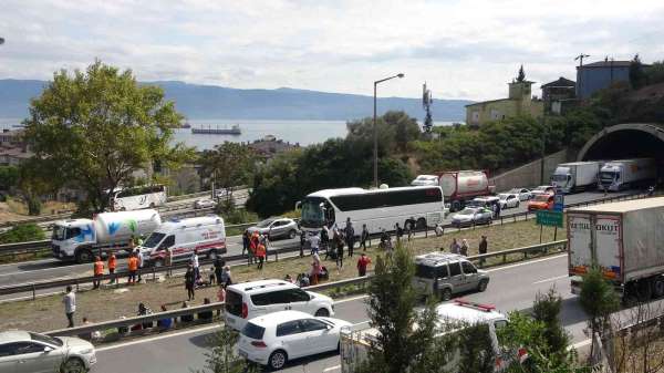Yolcu otobüslerinin karıştığı trafik kazasında 2'si bebek 4 yaralı - Kocaeli haber