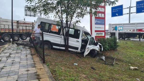 Zonguldak'ta yolcu minibüsü kaza yaptı: 3 yaralı - Zonguldak haber