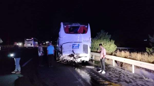 Başkent'te feci kaza: Yolcu otobüsü ile tırın karıştığı kazada 4'ü ağır 27 yaralı