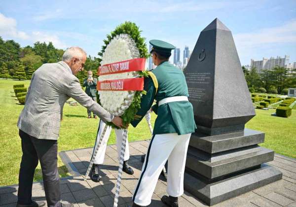 Bakan Uraloğlu, Busan'da Kore Şehitlerini ziyaret etti