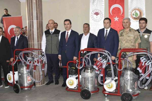 Bitlis'te köylülere süt sağım makinesi desteği