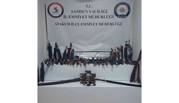 Samsun'da polis ruhsatsız silah ve çok sayıda bıçak ele geçirdi