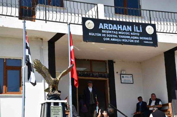 Beşiktaş Köyü'nde yapılan kartal heykeli, Serdal Adalı'nın katıldığı törenle açıldı