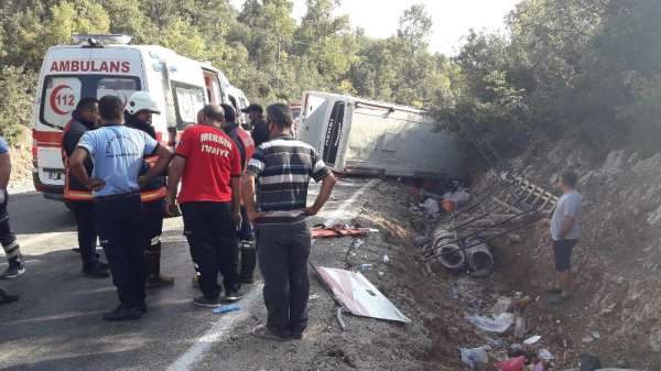 Mersin'deki tarım işçisi taşıyan midibüs kazasında ölü sayısı 2'ye yükseldi 
