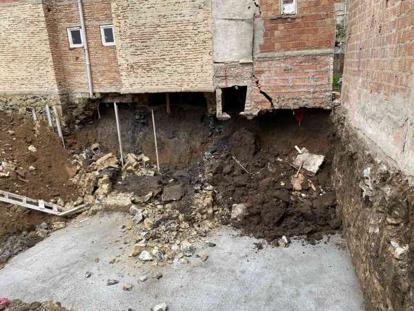 Sinop'ta yıkılma tehlikesi olan 5 katlı bina tahliye edildi