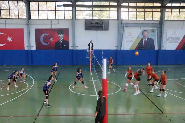 Bozüyük'te 29 Ekim Cumhuriyet Bayramı kapsamında sportif turnuvalar başladı