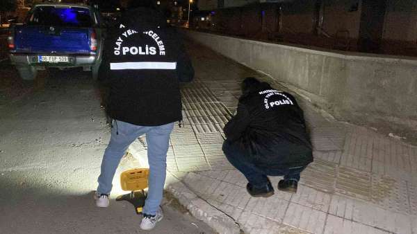 Husumetlisinden kaçarken kaza yapan iki kişi, tüfekle vuruldu