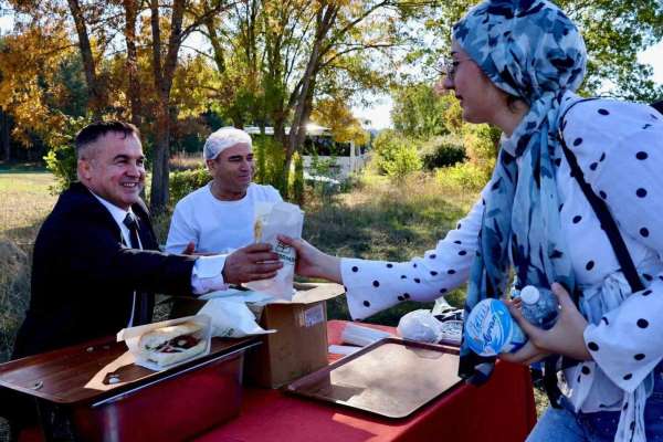 Bilecik'te gençlere köfte molası