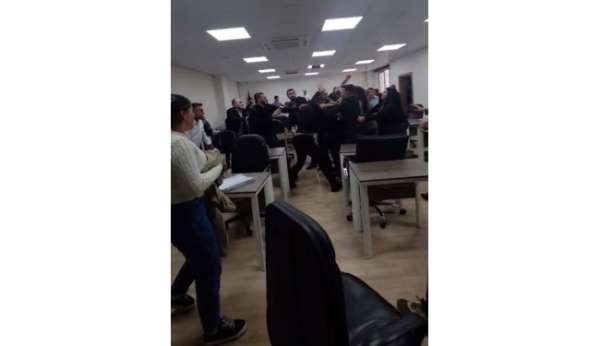 Silopi Belediyes aylık meclis toplantısında Başkan yardımcısına saldırı