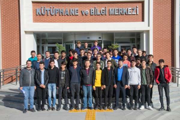 Lise öğrencileri Şeyh Edebali Üniversitesi'ni gezdi 