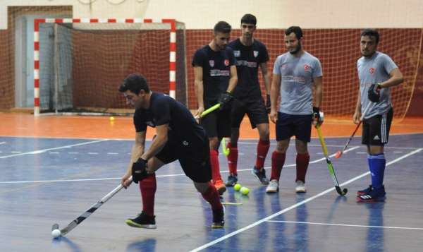 Trabzon'da devam eden Hokey Milli Takım kampında tempo arttı 
