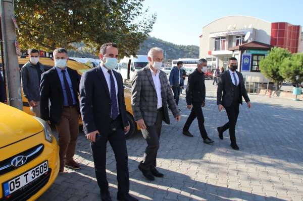 Fiziksel mesafeyi ihlal eden vatandaşlardan kaymakama şaşırtan cevap: 'Tamam day