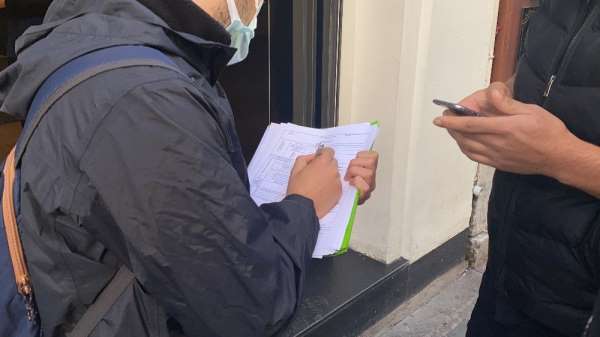 Taksim'de 'sigara yasağı' denetimde ilginç anlar: 'İçmiyordum kokusunu alıyordum