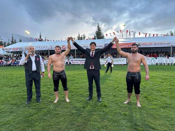 Fethiye'de yağlı güreşlerin kazananı 'Batu' oldu