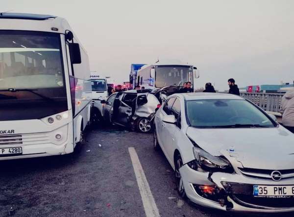 Yalova'da 5 araçlı zincirleme kaza: 4 yaralı