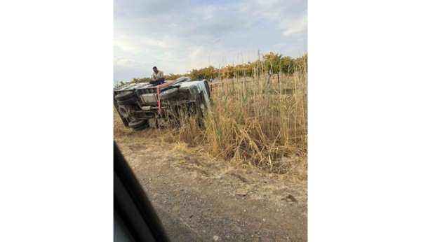 Batman'da kayan kamyonet devrildi: 5 kişi kazadan burnu kanamadan kurtuldu