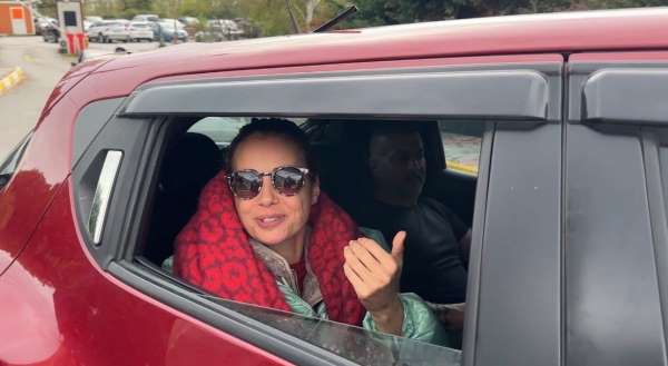 Beykoz'da trafik kazası geçiren Özgü Namal hastaneden taburcu oldu