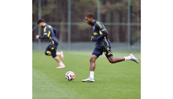 Fenerbahçe günü çift antrenmanla tamamladı