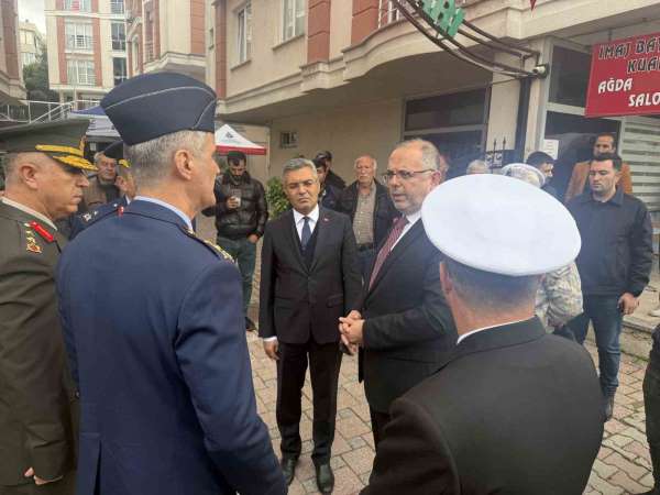 MSÜ Rektörü Prof. Dr. Erhan Afyoncu şehit ailesini ziyaret etti: 'Fedakarlıkla çalışan çok sevdiğimiz bir komu