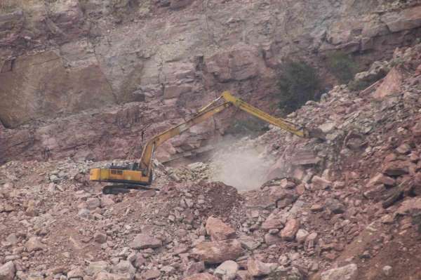 Ordu'da göçük altında kalan kamyon şoförü için yeniden arama çalışması başlatıldı
