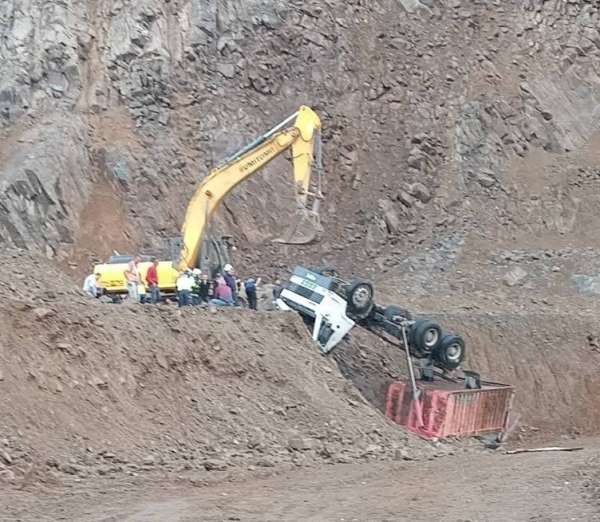 Ordu'da taş ocağında kamyon devrildi, sürücü hayatını kaybetti