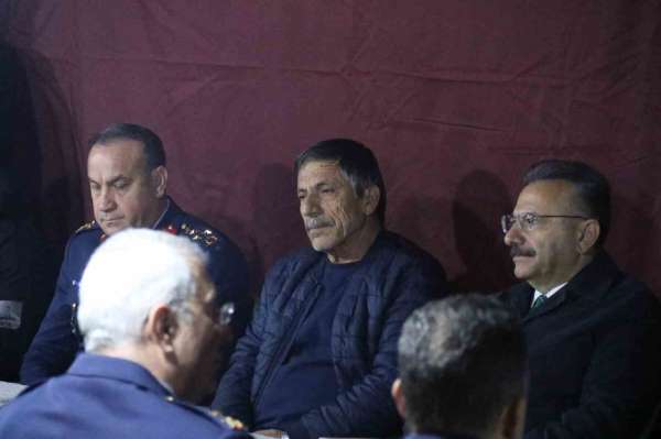 Vali Aksoy, şehit Üsteğmen Emre Mercan'ın baba ocağını ziyaret etti