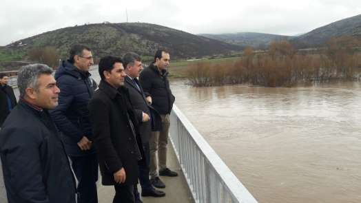 Kepsut'ta vatandaşlar dere taşmasına karşı uyarıldı