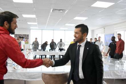 B.B. Erzurumspor Kulübü Başkanı Hüseyin Üneş: 'Bayrağı zirveye birlikte taşıyaca