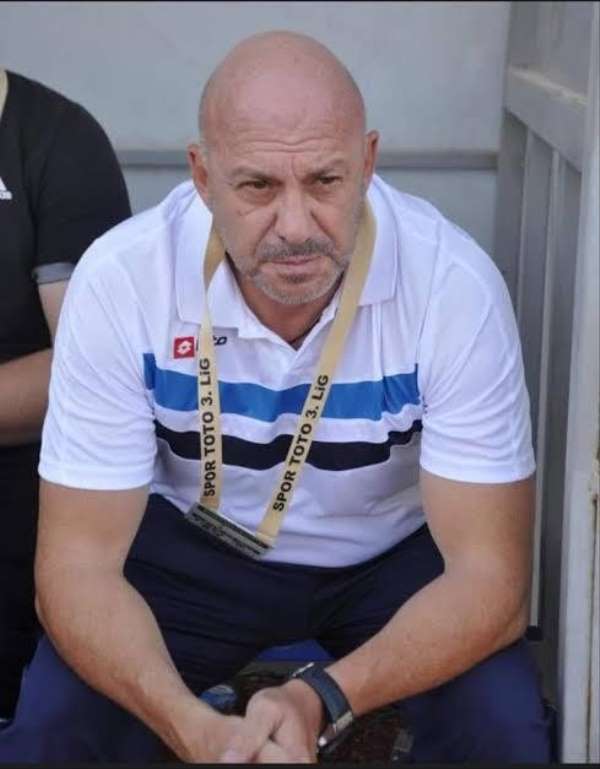 Uşakspor'un Teknik Direktörü Hasan Erkin Şimşir oldu 