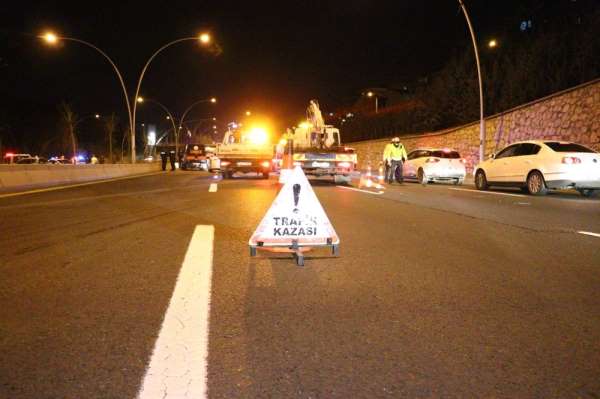 Ankara'da uygulama noktasında zincirleme kaza: 1'i ağır 4 yaralı