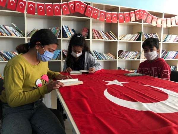 Şehit oğullarının anısına köy okulunda kütüphane açtılar 