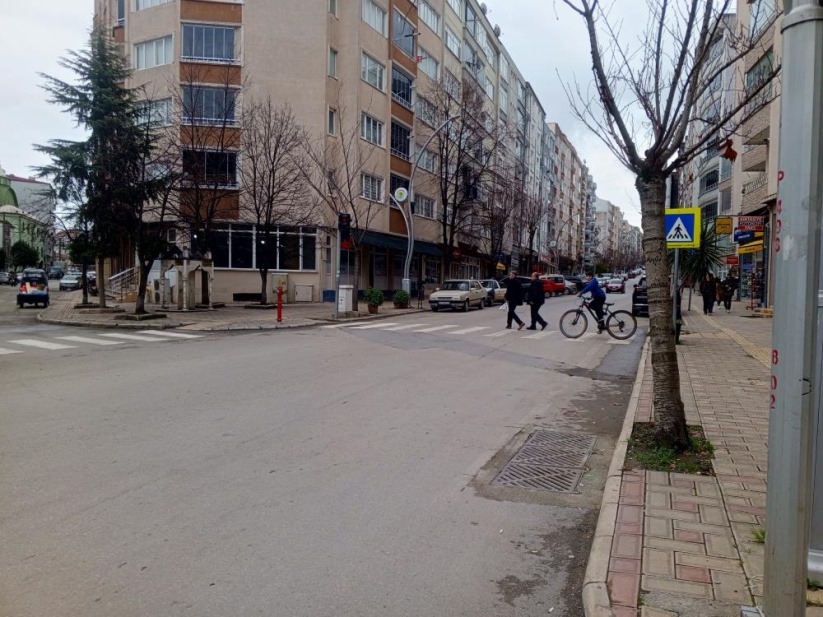 Samsun'da çocuğunu hastaneye götüren yayaya otomobil çarptı