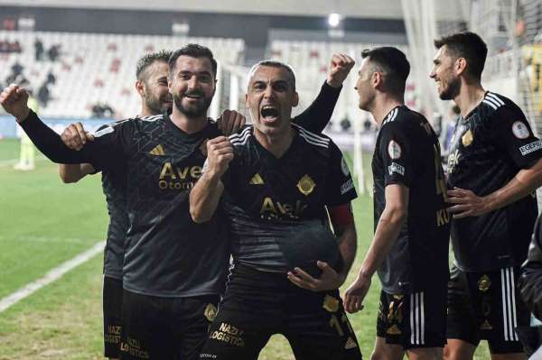 Altay'ın en golcüsü 43 yaşındaki Murat Uluç