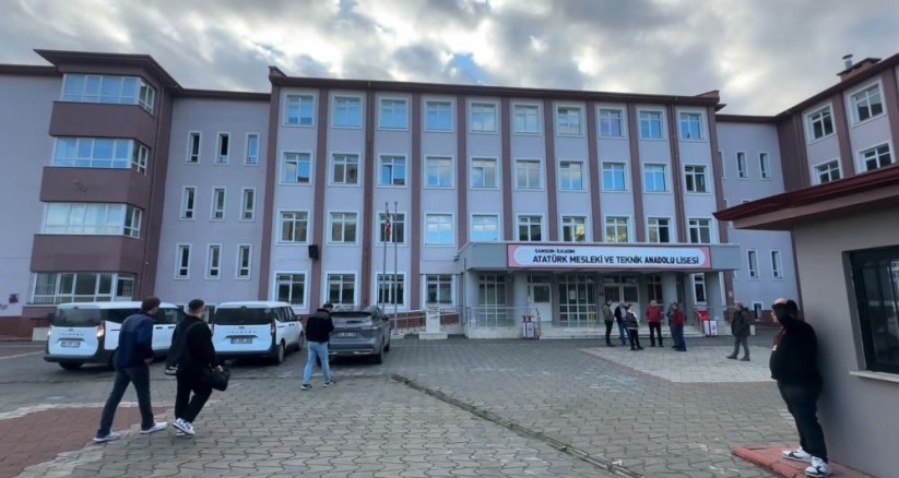 Samsun'da Okulda Dehşet: Öğrenci, öğrenciyi bıçakladı. 1 öğrenci yaralı