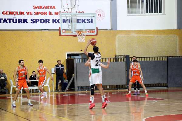 Sakarya Büyükşehir Basket takımının hedefi Bornova'da mutlak galibiyet