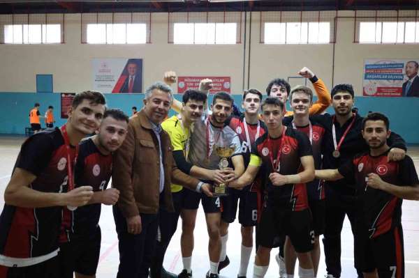 Yurt Lig voleybol ve futsal erkekler müsabakaları Manisa'da tamamlandı