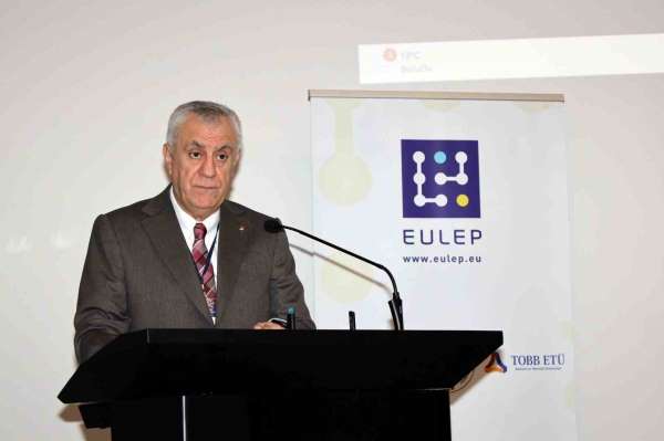 Adana'da mesleki eğitim konferansı