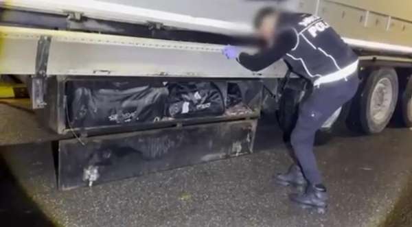 Batman'da 'şehit Alper Albayrak' operasyonu: 35 kilo skunk, 2 kilo esrar ele geçirildi