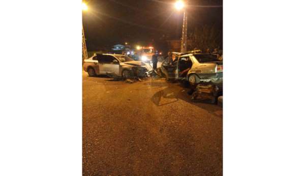 TOFAŞ'ın hurdaya döndüğü kazada 2 kişi yaralandı