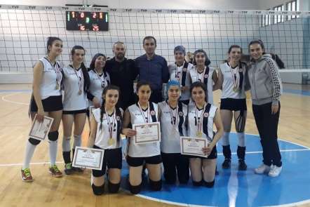 Voleybol grup müsabakaları sona erdi