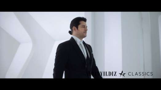 Altınyıldız Classics'in üçüncü sezon reklam serisinde de Burak Özçivit başrolde 