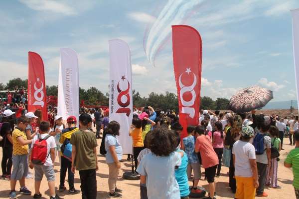 Türk Yıldızları ve SOLOTÜRK gösterisi nefesleri kesti 