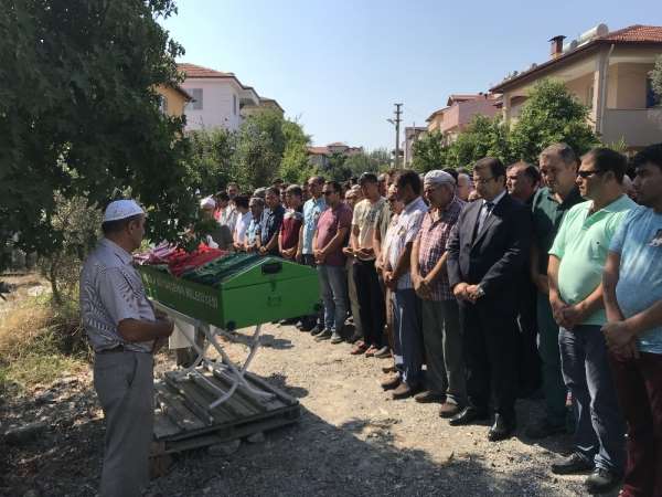 Kazada ölen liseli Ayşe gözyaşları içinde son yolculuğuna uğurlandı