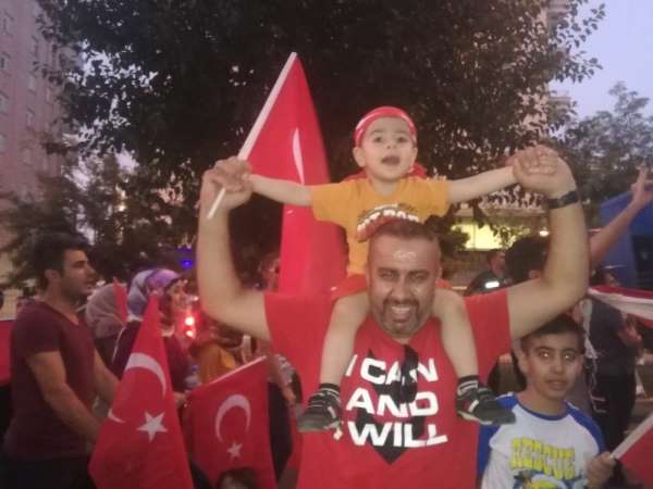Mardin'de 'teröre lanet, analara destek' yürüyüşü 