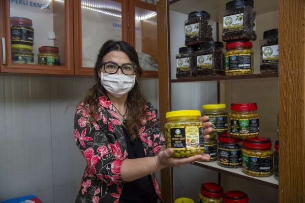 MER-EK büfelerinde artık Tarsus'un zeytini ve salamura yaprağı da satılıyor