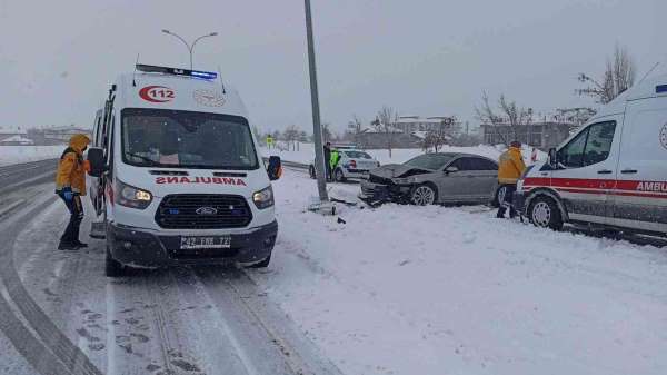 Buzlanma kazaya sebep oldu: 2 yaralı - Konya haber