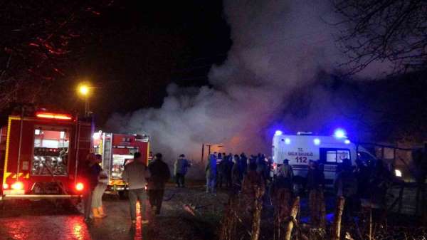 Sinop'ta tek katlı ahşap ev yangında kül oldu - Sinop haber