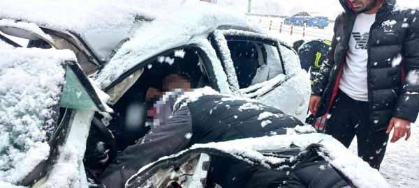 Van'da kar yağışı trafik kazalarına neden oldu - Van haber